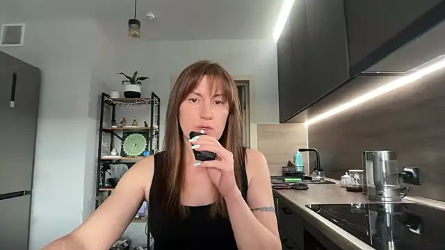 Snapshot of jainesummer chatting on 05.25.26 jainesummer online show from 05.25.26