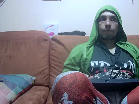 Snapshot of Latinnboy82 chatting on 10.21.25 Latinnboy82 online show from 10.21.25