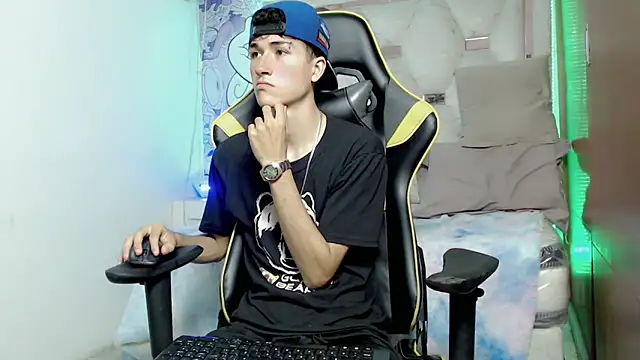 johnny cagee online show from 10.31.25