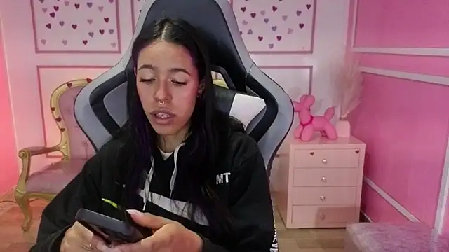 stephania t online show from 11.29.25