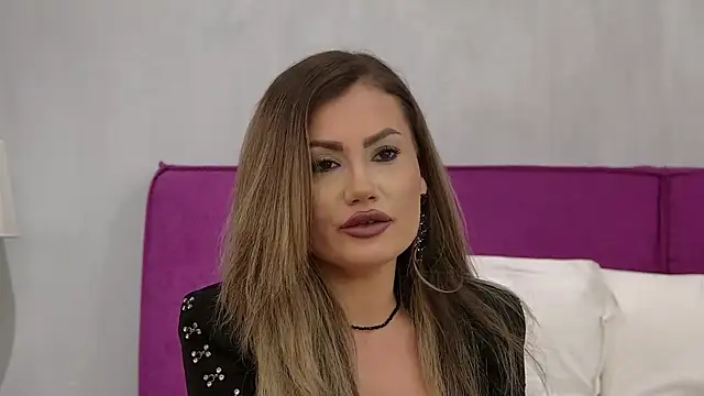 Snapshot of CelineHuddson chatting on 12.31.24 CelineHuddson online show from 12.31.24