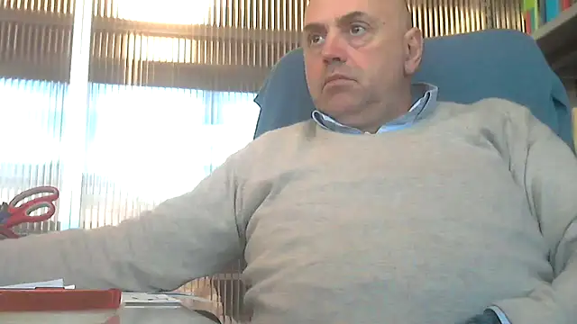 Snapshot of pantomax chatting on 12.26.24 pantomax online show from 12.26.24