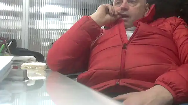 Snapshot of pantomax chatting on 01.28.25 pantomax online show from 01.28.25