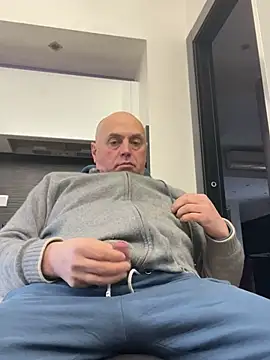 Snapshot of pantomax chatting on 02.18.25 pantomax online show from 02.18.25