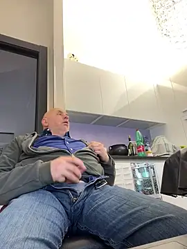 Snapshot of pantomax chatting on 03.18.25 pantomax online show from 03.18.25