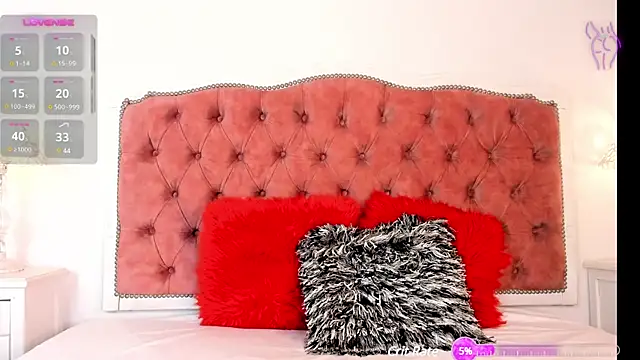 Snapshot of amberlitle chatting on 02.26.25 amberlitle online show from 02.26.25