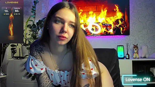 Snapshot of KentsMomAliss chatting on 12.04.24 KentsMomAliss online show from 12.04.24