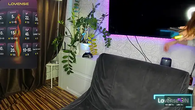 Snapshot of KentsMomAliss chatting on 12.15.24 KentsMomAliss online show from 12.15.24