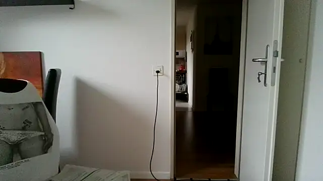 Snapshot of alpha-hunk chatting on 09.26.25 alpha-hunk online show from 09.26.25