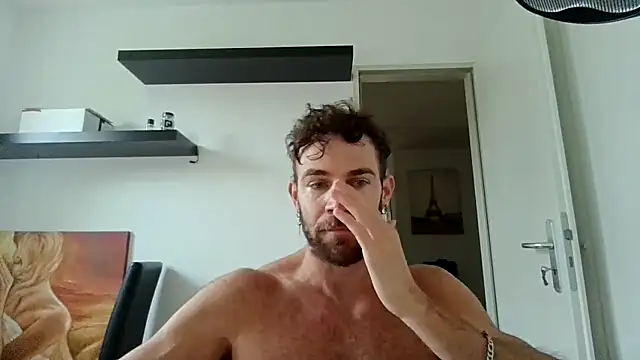 Snapshot of alpha-hunk chatting on 10.01.25 alpha-hunk online show from 10.01.25