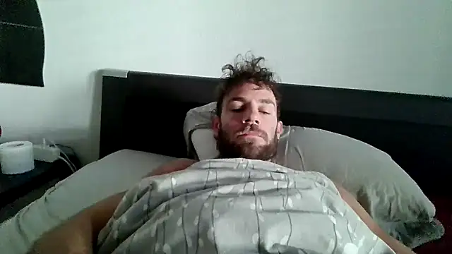 Snapshot of alpha-hunk chatting on 10.04.25 alpha-hunk online show from 10.04.25