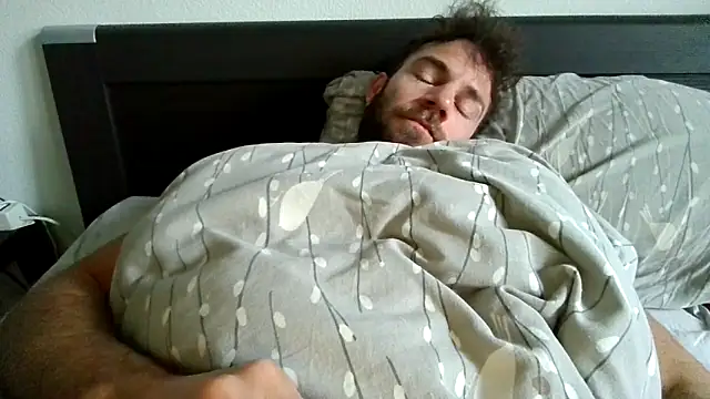 Snapshot of alpha-hunk chatting on 10.05.25 alpha-hunk online show from 10.05.25