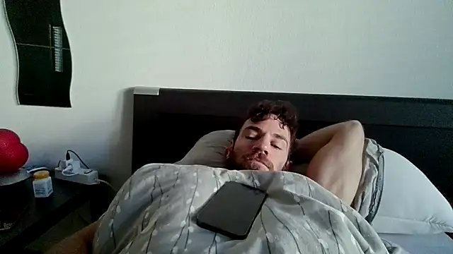 Snapshot of alpha-hunk chatting on 10.07.25 alpha-hunk online show from 10.07.25