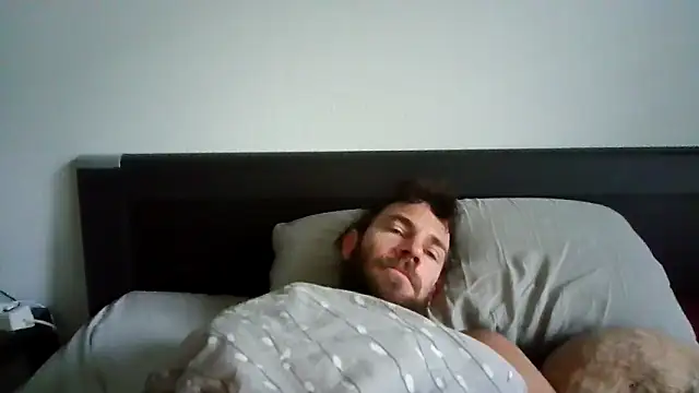 Snapshot of alpha-hunk chatting on 10.08.25 alpha-hunk online show from 10.08.25