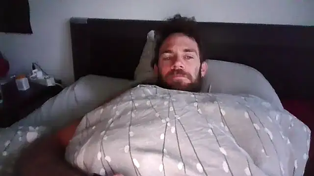 Snapshot of alpha-hunk chatting on 10.10.25 alpha-hunk online show from 10.10.25