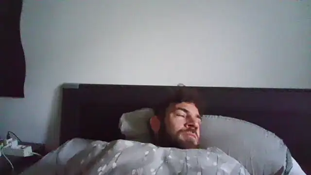 Snapshot of alpha-hunk chatting on 10.11.25 alpha-hunk online show from 10.11.25