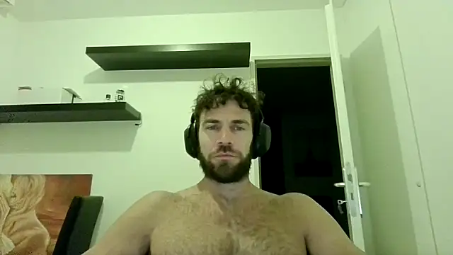 Snapshot of alpha-hunk chatting on 10.11.25 alpha-hunk online show from 10.11.25
