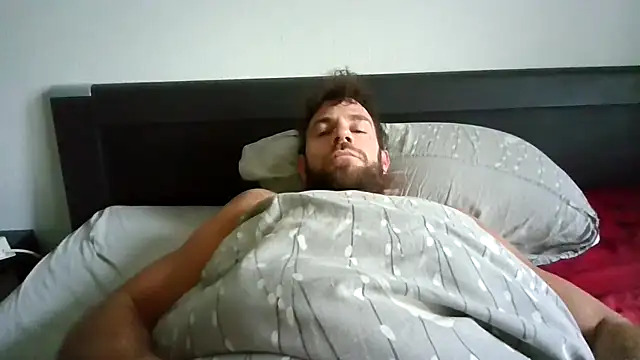 Snapshot of alpha-hunk chatting on 10.12.25 alpha-hunk online show from 10.12.25