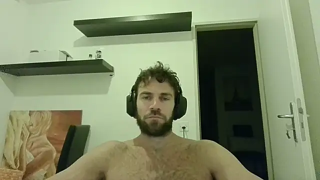 Snapshot of alpha-hunk chatting on 10.12.25 alpha-hunk online show from 10.12.25