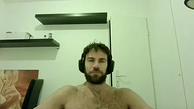 Snapshot of alpha-hunk chatting on 10.18.25 alpha-hunk online show from 10.18.25