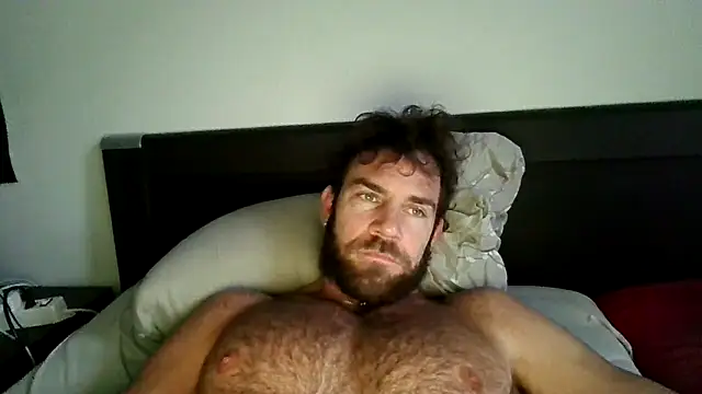 Snapshot of alpha-hunk chatting on 10.23.25 alpha-hunk online show from 10.23.25