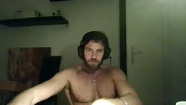 Snapshot of alpha-hunk chatting on 10.25.25 alpha-hunk online show from 10.25.25