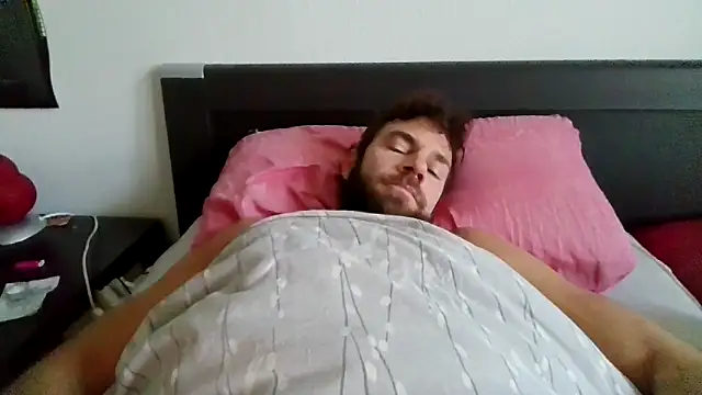 Snapshot of alpha-hunk chatting on 10.26.25 alpha-hunk online show from 10.26.25