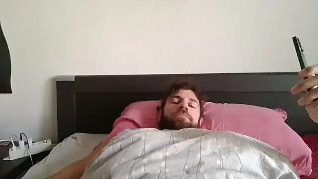 Snapshot of alpha-hunk chatting on 10.29.25 alpha-hunk online show from 10.29.25