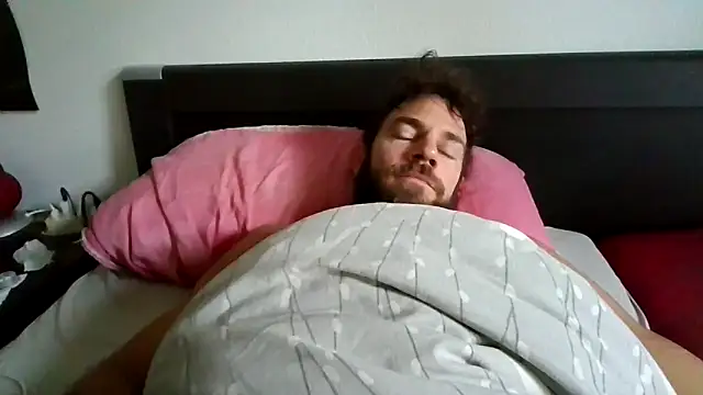 Snapshot of alpha-hunk chatting on 10.30.25 alpha-hunk online show from 10.30.25