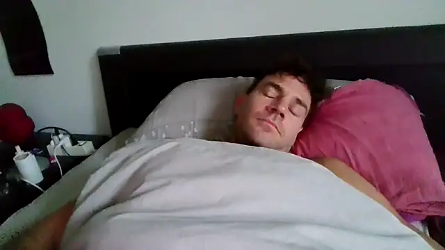 Snapshot of alpha-hunk chatting on 11.09.25 alpha-hunk online show from 11.09.25