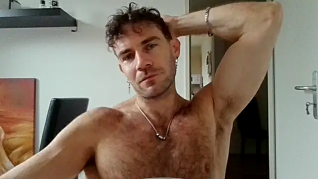 Snapshot of alpha-hunk chatting on 11.10.25 alpha-hunk online show from 11.10.25