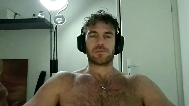 Snapshot of alpha-hunk chatting on 11.15.25 alpha-hunk online show from 11.15.25