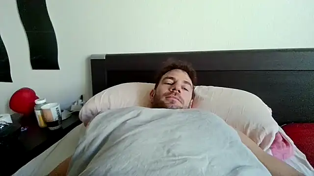 Snapshot of alpha-hunk chatting on 11.19.25 alpha-hunk online show from 11.19.25