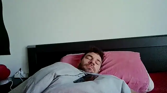 Snapshot of alpha-hunk chatting on 11.23.25 alpha-hunk online show from 11.23.25