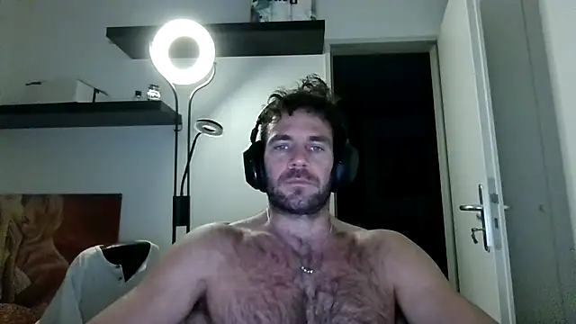 Snapshot of alpha-hunk chatting on 11.23.25 alpha-hunk online show from 11.23.25