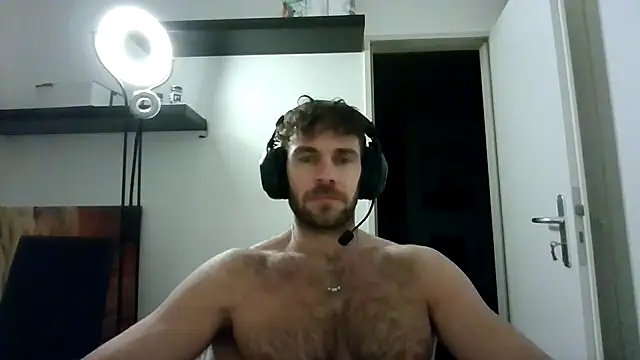 Snapshot of alpha-hunk chatting on 11.28.25 alpha-hunk online show from 11.28.25