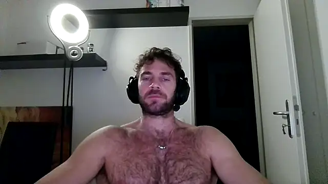 Snapshot of alpha-hunk chatting on 11.29.25 alpha-hunk online show from 11.29.25