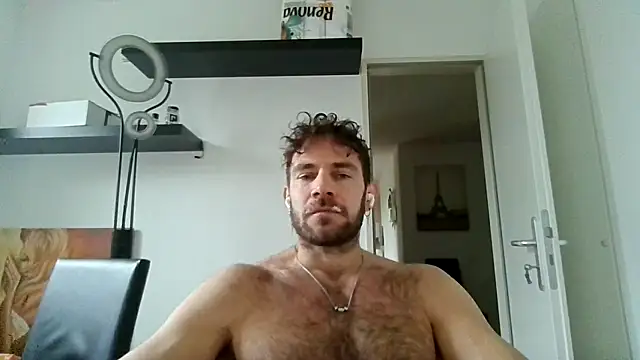 Snapshot of alpha-hunk chatting on 12.01.25 alpha-hunk online show from 12.01.25