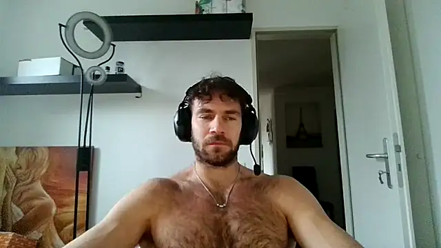 Snapshot of alpha-hunk chatting on 12.02.25 alpha-hunk online show from 12.02.25