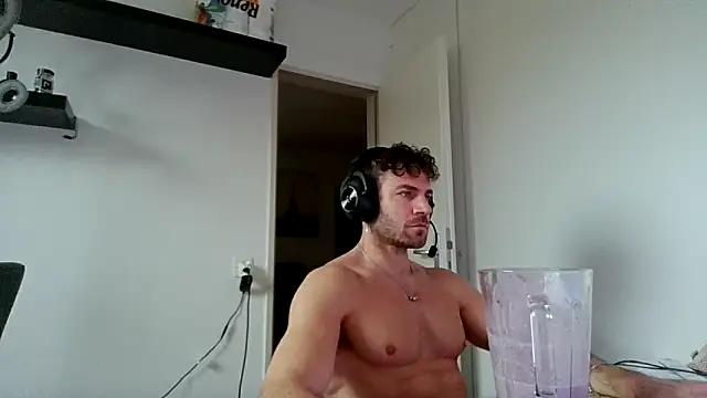 Snapshot of alpha-hunk chatting on 12.15.25 alpha-hunk online show from 12.15.25