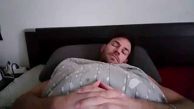 Snapshot of alpha-hunk chatting on 12.17.25 alpha-hunk online show from 12.17.25