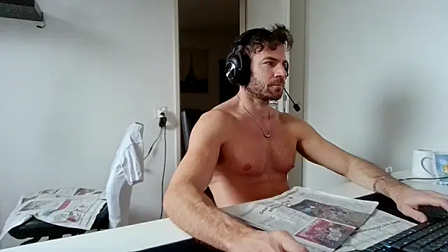 Snapshot of alpha-hunk chatting on 12.21.25 alpha-hunk online show from 12.21.25