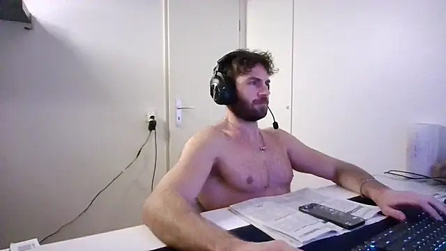 Snapshot of alpha-hunk chatting on 01.05.26 alpha-hunk online show from 01.05.26