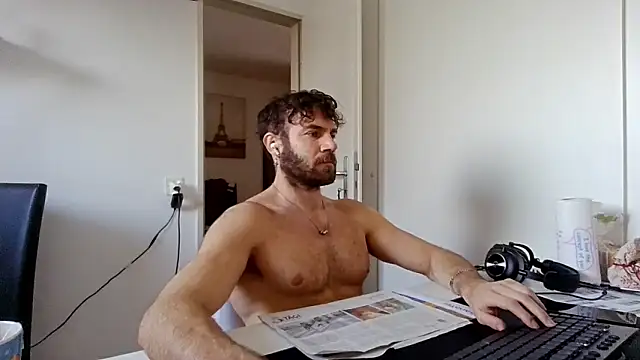 Snapshot of alpha-hunk chatting on 01.13.26 alpha-hunk online show from 01.13.26