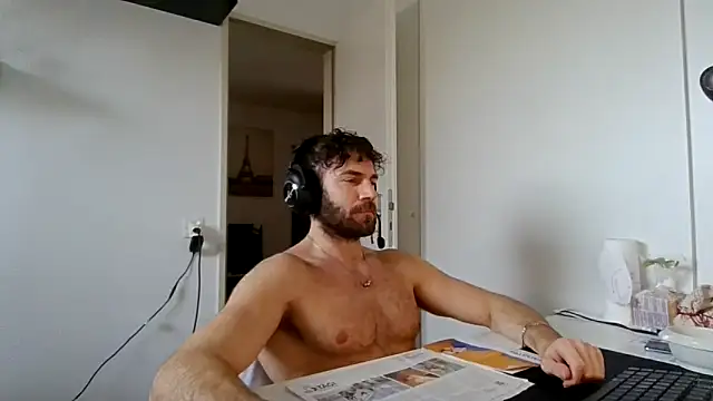 Snapshot of alpha-hunk chatting on 01.14.26 alpha-hunk online show from 01.14.26