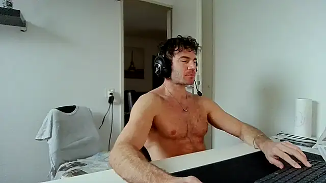 Snapshot of alpha-hunk chatting on 01.16.26 alpha-hunk online show from 01.16.26