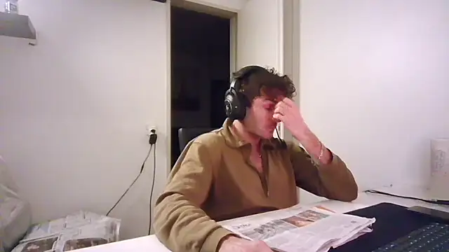 Snapshot of alpha-hunk chatting on 01.16.26 alpha-hunk online show from 01.16.26