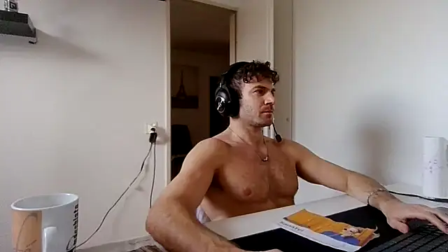 Snapshot of alpha-hunk chatting on 01.17.26 alpha-hunk online show from 01.17.26