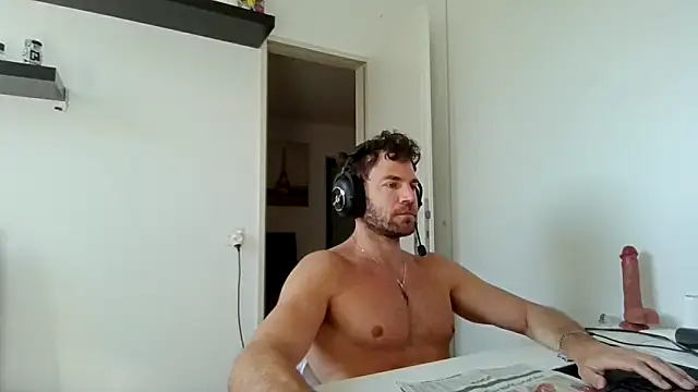 Snapshot of alpha-hunk chatting on 04.18.26 alpha-hunk online show from 04.18.26
