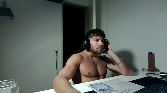 Snapshot of alpha-hunk chatting on 04.18.26 alpha-hunk online show from 04.18.26